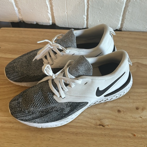 Nike Odyssey React Flyknit 2 - Picture 3 of 5